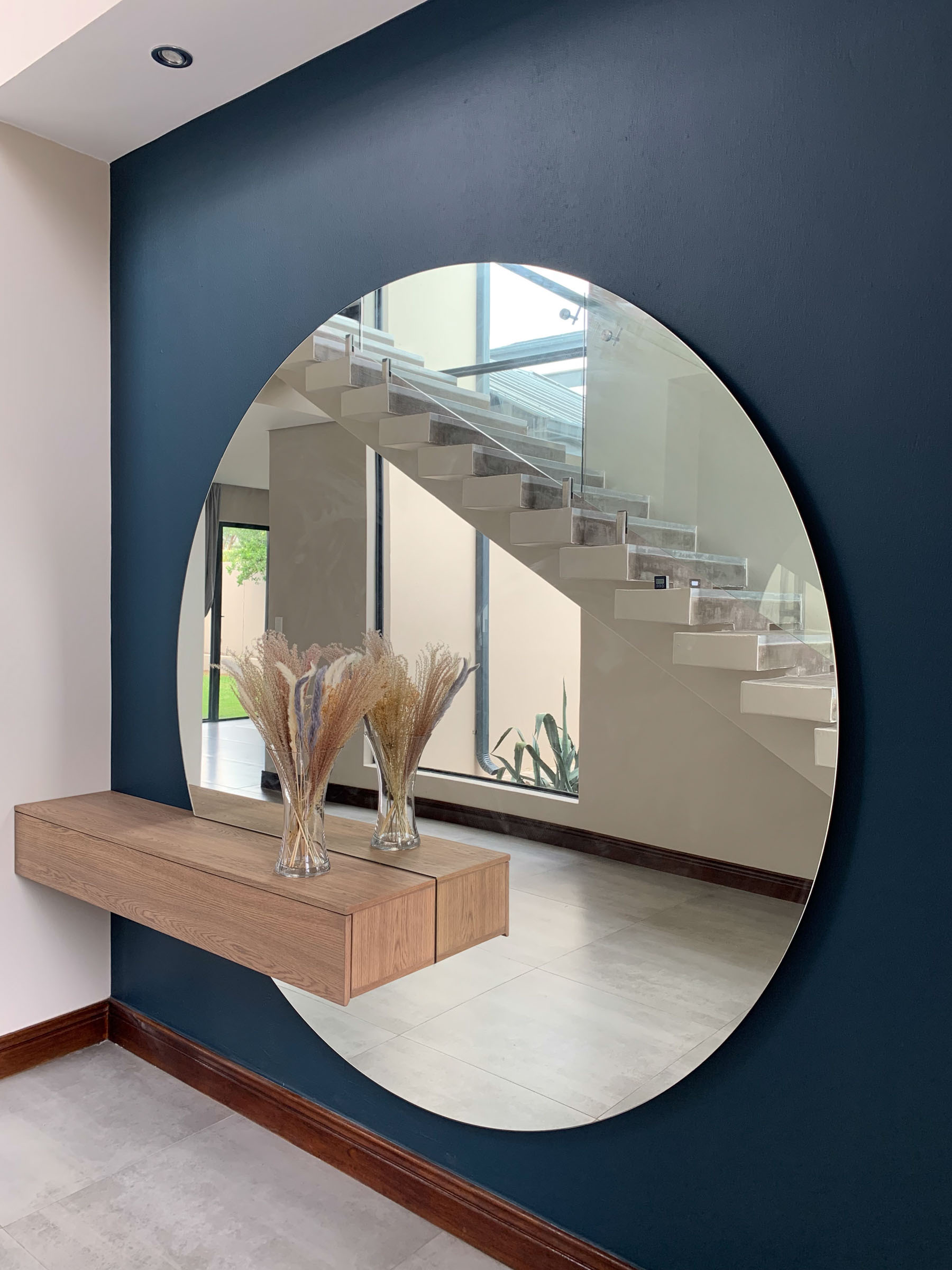 Entry Console & Mirror